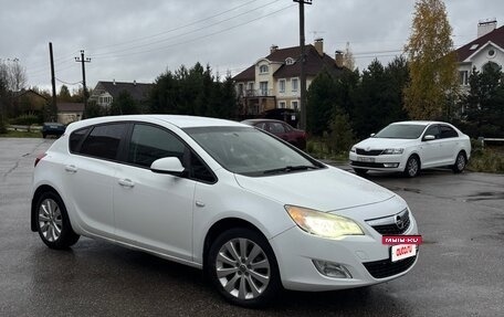 Opel Astra J, 2011 год, 570 000 рублей, 2 фотография