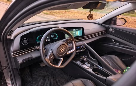 Hyundai Elantra, 2023 год, 1 760 000 рублей, 16 фотография