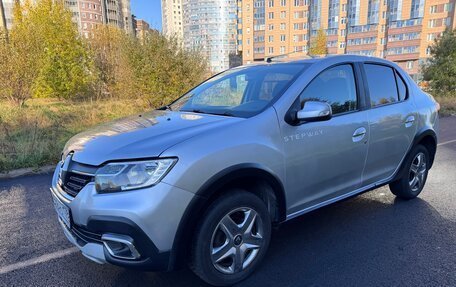 Renault Logan II, 2018 год, 750 000 рублей, 3 фотография