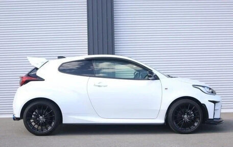 Toyota Yaris, 2022 год, 1 490 007 рублей, 7 фотография