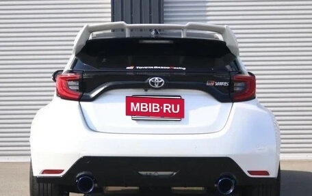 Toyota Yaris, 2022 год, 1 490 007 рублей, 5 фотография