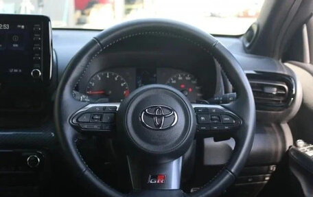 Toyota Yaris, 2022 год, 1 490 007 рублей, 19 фотография