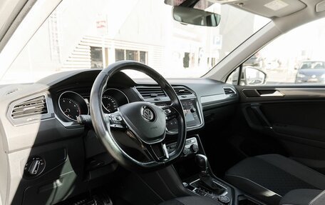 Volkswagen Tiguan II, 2018 год, 2 448 000 рублей, 5 фотография