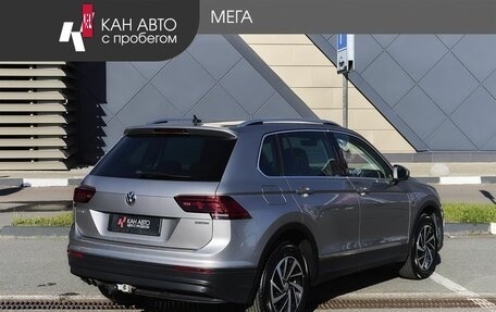 Volkswagen Tiguan II, 2018 год, 2 448 000 рублей, 2 фотография