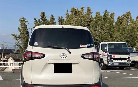 Toyota Sienta II, 2022 год, 1 125 000 рублей, 3 фотография