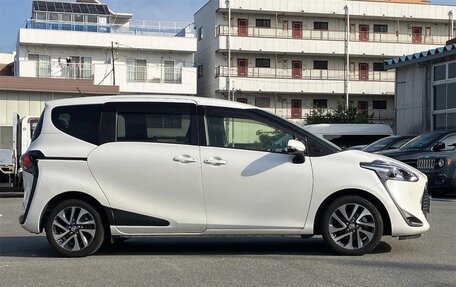 Toyota Sienta II, 2022 год, 1 125 000 рублей, 5 фотография