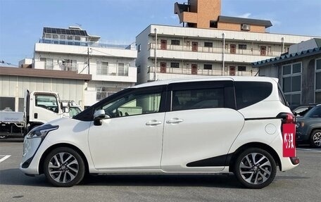 Toyota Sienta II, 2022 год, 1 125 000 рублей, 2 фотография