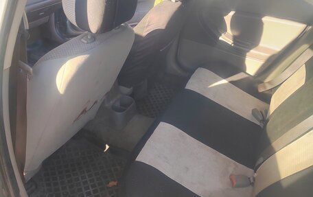 Dodge Stratus II, 2004 год, 120 000 рублей, 16 фотография