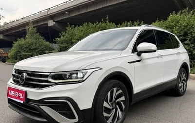 Volkswagen Tiguan II, 2024 год, 4 000 000 рублей, 1 фотография