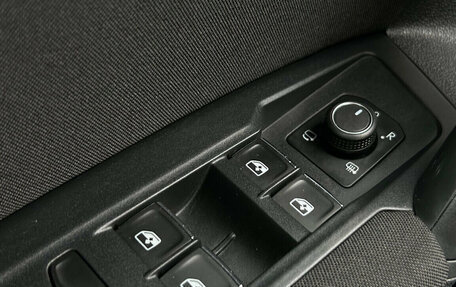 Volkswagen Tiguan II, 2018 год, 2 500 000 рублей, 26 фотография