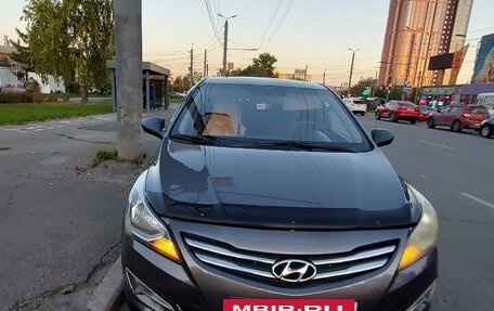 Hyundai Solaris II рестайлинг, 2015 год, 1 020 000 рублей, 4 фотография