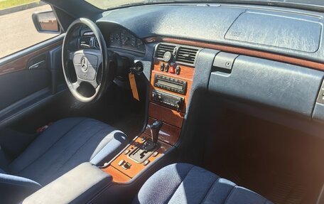 Mercedes-Benz E-Класс, 1998 год, 350 000 рублей, 4 фотография