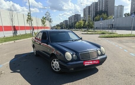Mercedes-Benz E-Класс, 1998 год, 350 000 рублей, 2 фотография