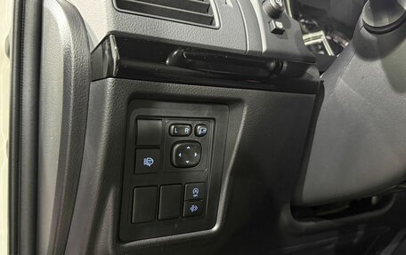 Toyota Land Cruiser Prado 150 рестайлинг 2, 2020 год, 6 499 000 рублей, 20 фотография