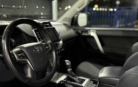 Toyota Land Cruiser Prado 150 рестайлинг 2, 2020 год, 6 499 000 рублей, 12 фотография