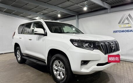 Toyota Land Cruiser Prado 150 рестайлинг 2, 2020 год, 6 499 000 рублей, 7 фотография