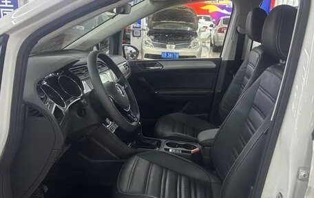 Volkswagen Touran III, 2016 год, 2 050 000 рублей, 7 фотография