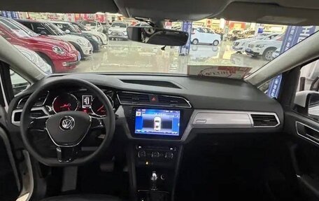 Volkswagen Touran III, 2016 год, 2 050 000 рублей, 8 фотография