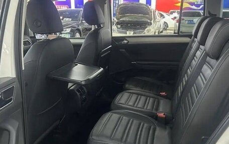 Volkswagen Touran III, 2016 год, 2 050 000 рублей, 10 фотография