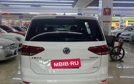 Volkswagen Touran III, 2016 год, 2 050 000 рублей, 2 фотография