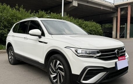 Volkswagen Tiguan II, 2024 год, 4 000 000 рублей, 3 фотография