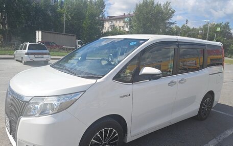 Toyota Esquire I, 2014 год, 1 700 000 рублей, 3 фотография