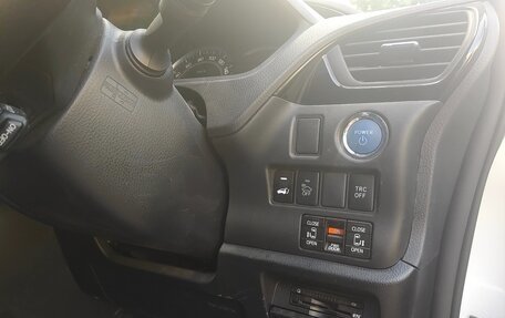 Toyota Esquire I, 2014 год, 1 700 000 рублей, 13 фотография