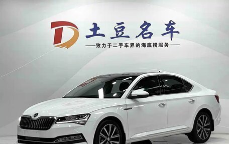 Skoda Superb III рестайлинг, 2022 год, 1 950 000 рублей, 1 фотография
