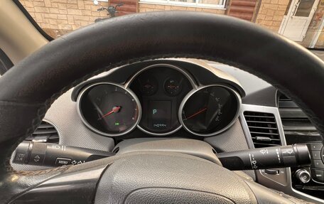 Chevrolet Cruze II, 2010 год, 600 000 рублей, 6 фотография