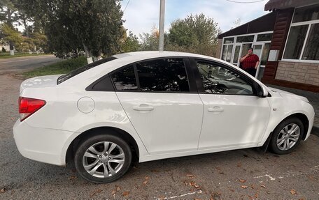 Chevrolet Cruze II, 2010 год, 600 000 рублей, 3 фотография