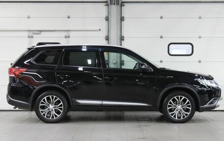 Mitsubishi Outlander III рестайлинг 3, 2018 год, 1 787 000 рублей, 4 фотография