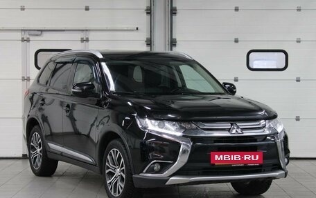 Mitsubishi Outlander III рестайлинг 3, 2018 год, 1 787 000 рублей, 3 фотография