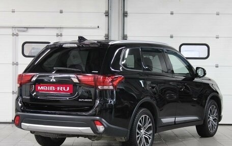 Mitsubishi Outlander III рестайлинг 3, 2018 год, 1 787 000 рублей, 5 фотография