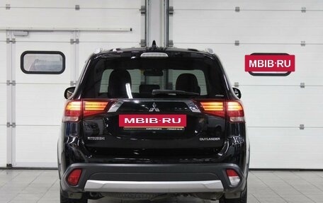 Mitsubishi Outlander III рестайлинг 3, 2018 год, 1 787 000 рублей, 6 фотография