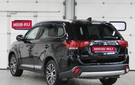 Mitsubishi Outlander III рестайлинг 3, 2018 год, 1 787 000 рублей, 7 фотография