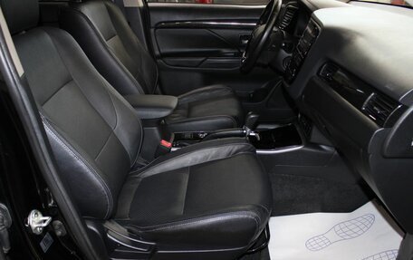 Mitsubishi Outlander III рестайлинг 3, 2018 год, 1 787 000 рублей, 12 фотография