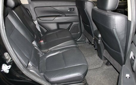 Mitsubishi Outlander III рестайлинг 3, 2018 год, 1 787 000 рублей, 15 фотография