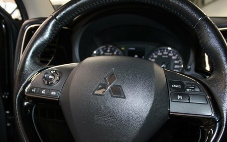 Mitsubishi Outlander III рестайлинг 3, 2018 год, 1 787 000 рублей, 19 фотография