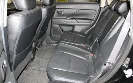 Mitsubishi Outlander III рестайлинг 3, 2018 год, 1 787 000 рублей, 14 фотография