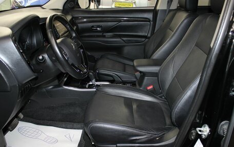 Mitsubishi Outlander III рестайлинг 3, 2018 год, 1 787 000 рублей, 10 фотография