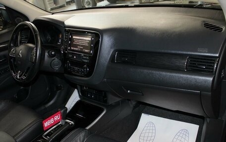 Mitsubishi Outlander III рестайлинг 3, 2018 год, 1 787 000 рублей, 13 фотография