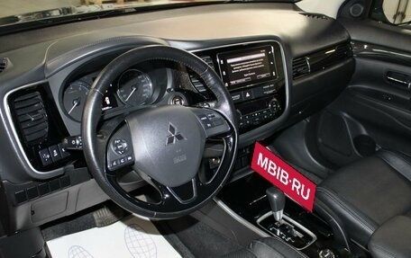 Mitsubishi Outlander III рестайлинг 3, 2018 год, 1 787 000 рублей, 9 фотография