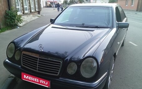 Mercedes-Benz E-Класс, 1998 год, 425 000 рублей, 1 фотография