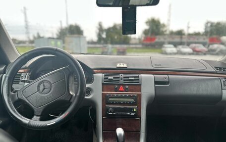 Mercedes-Benz E-Класс, 1998 год, 250 000 рублей, 8 фотография