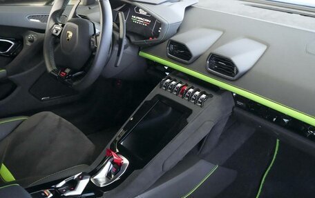 Lamborghini Huracán, 2023 год, 29 500 000 рублей, 10 фотография