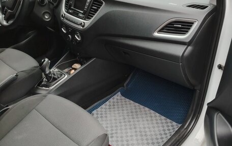 Hyundai Solaris II рестайлинг, 2018 год, 1 300 000 рублей, 6 фотография