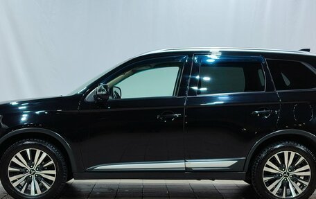Mitsubishi Outlander III рестайлинг 3, 2018 год, 1 950 000 рублей, 8 фотография