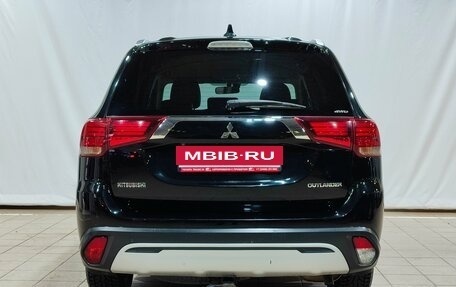 Mitsubishi Outlander III рестайлинг 3, 2018 год, 1 950 000 рублей, 6 фотография