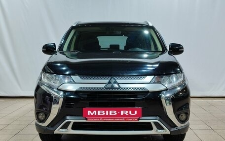 Mitsubishi Outlander III рестайлинг 3, 2018 год, 1 950 000 рублей, 2 фотография