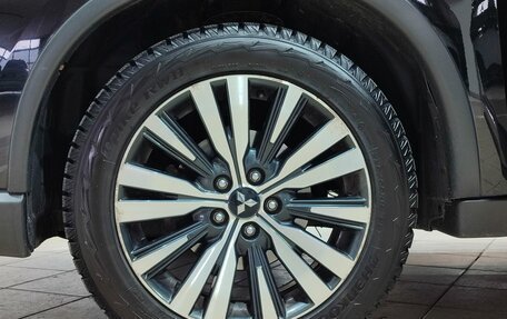 Mitsubishi Outlander III рестайлинг 3, 2018 год, 1 950 000 рублей, 10 фотография